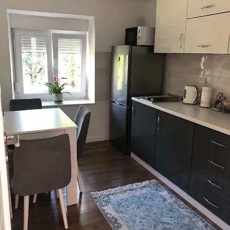 Lejla Apartment *